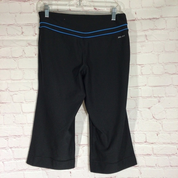 Nike Dri-Fit Black and Blue Cropped Leggings - Size Medium - Picture 3 of 8
